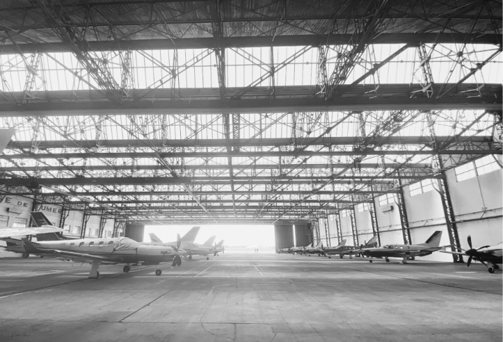 Hangar H8